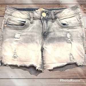 Seven7 stretchy distressed denim shorts